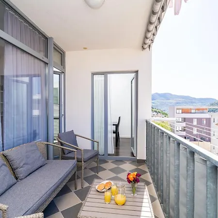 4 Star * Mokošica