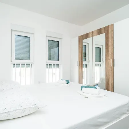 4 Star 公寓 Mokošica