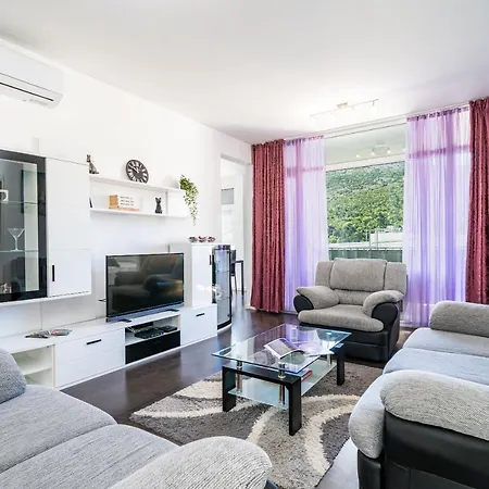 4 Star Mokošica
