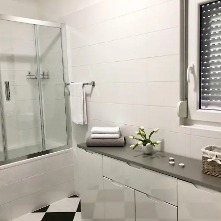 4 Star * Mokošica